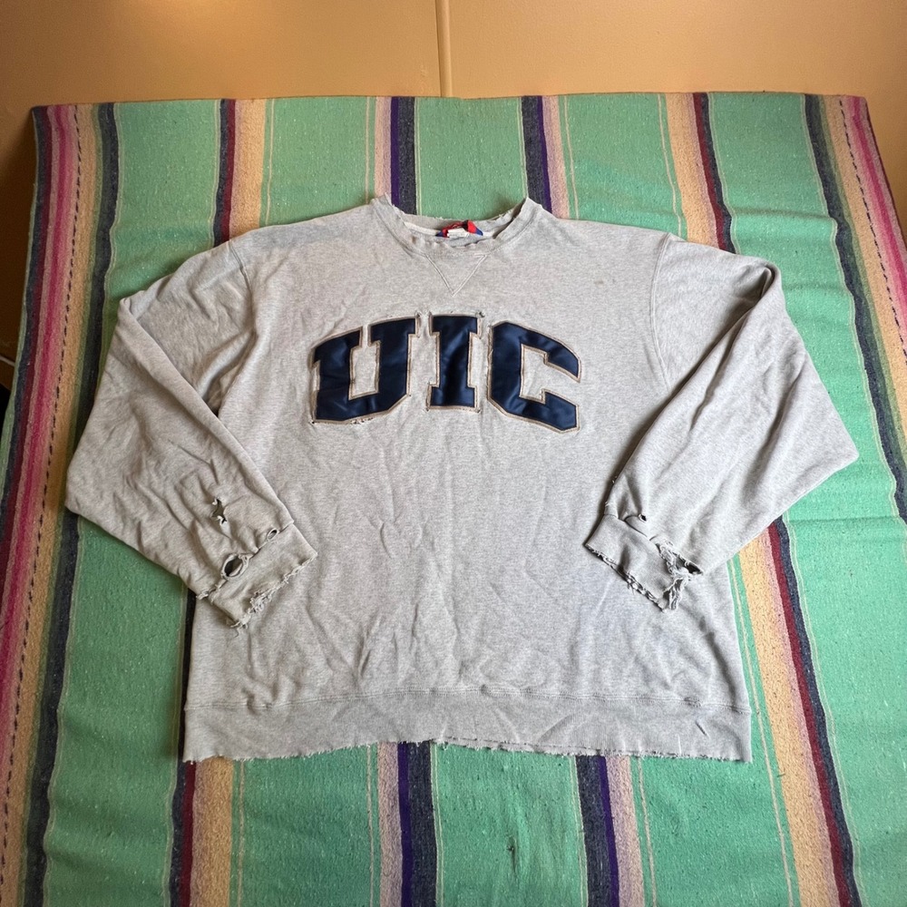 Champion UIC Sweatshirt Mens XL Gray Distressed Thrashed University Crewneck